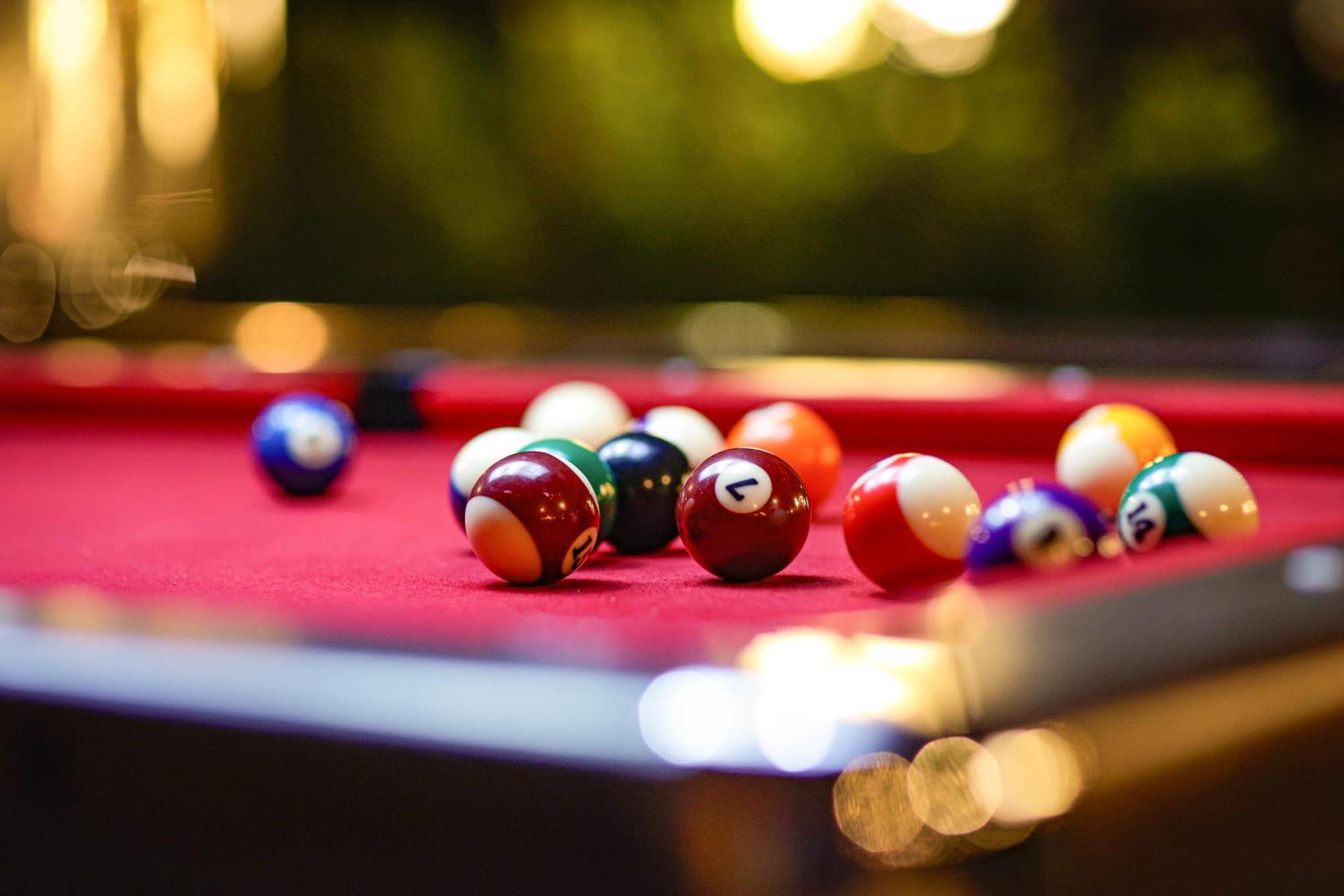 Montien Riverside Hotel Bangkok Exterior photo Pool balls