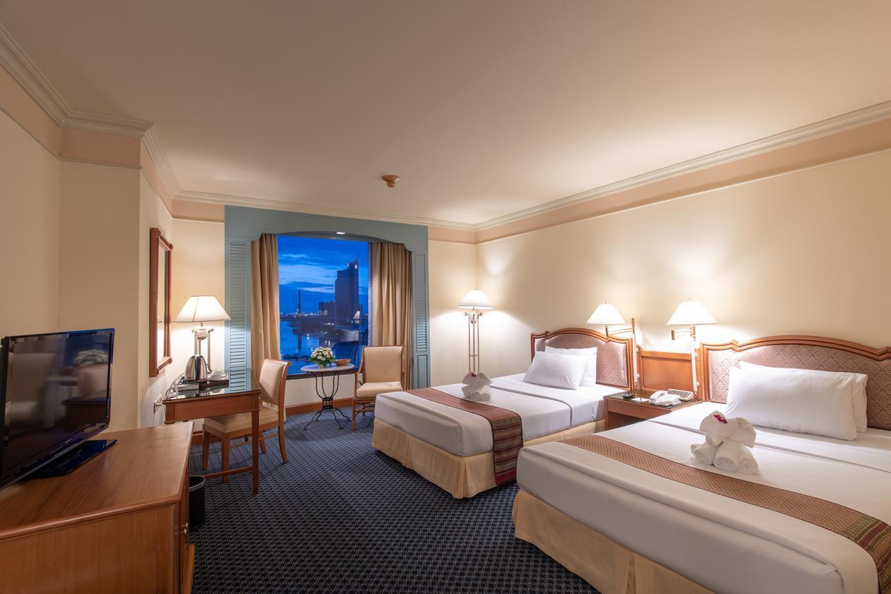 Montien Riverside Hotel Bangkok Exterior photo Deluxe Room